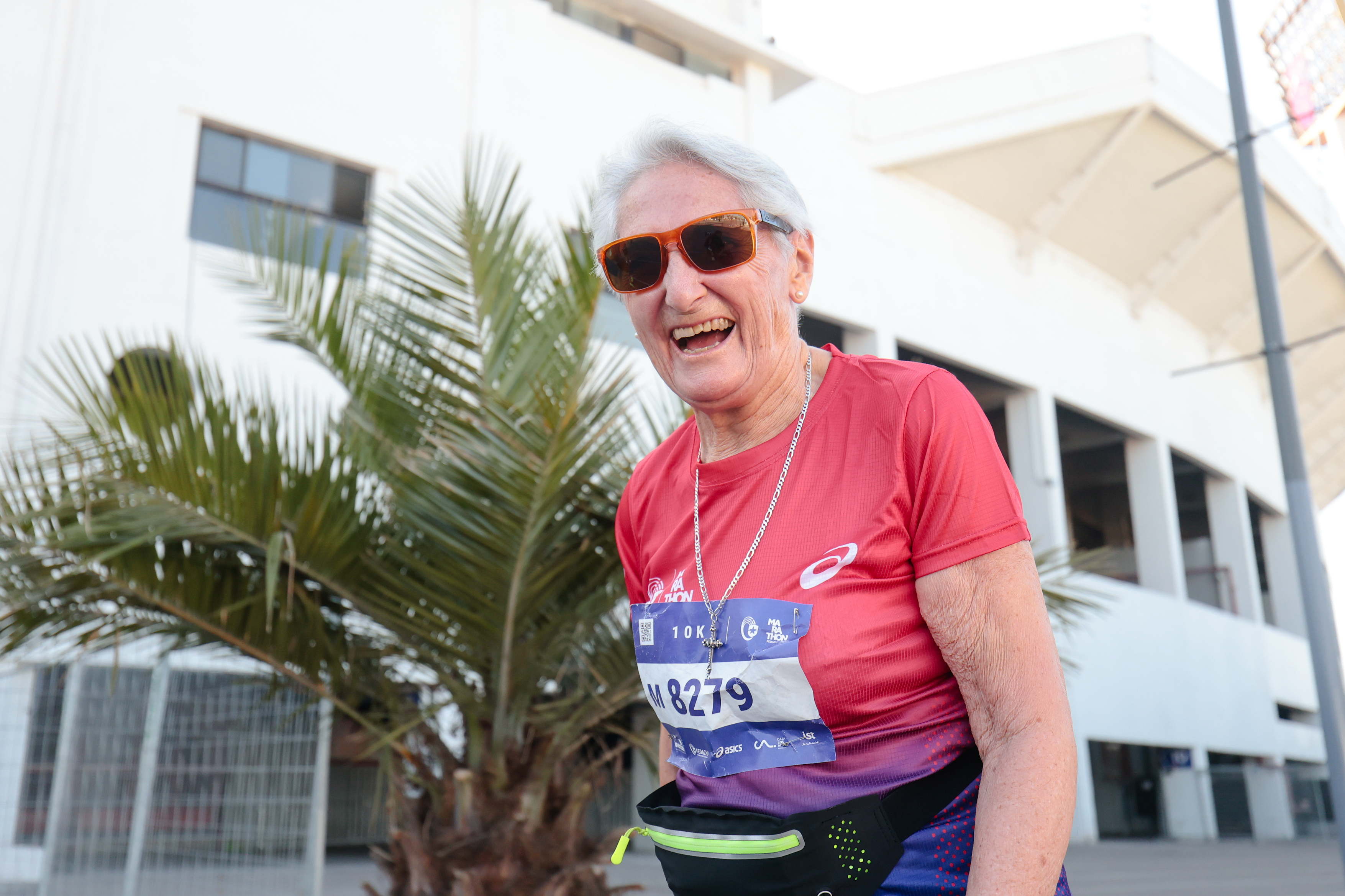 Corredora senior disfruta la 10K